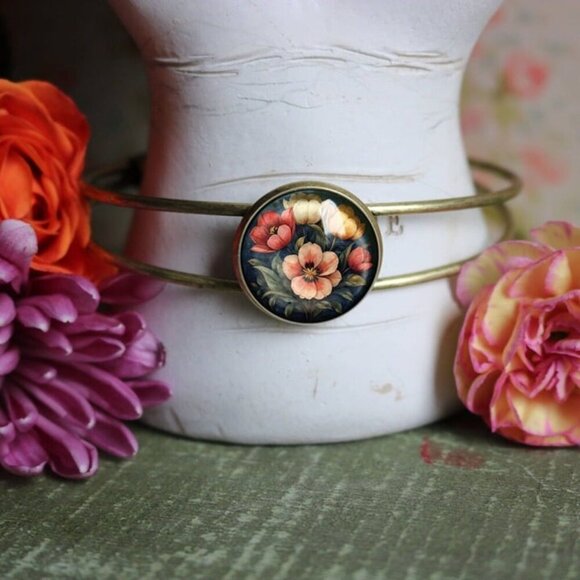 Moody Tulip Flowers Cuff Bracelet - Bronze and Glass Cabochon - Spring Jewelry - Picture 3 of 4
